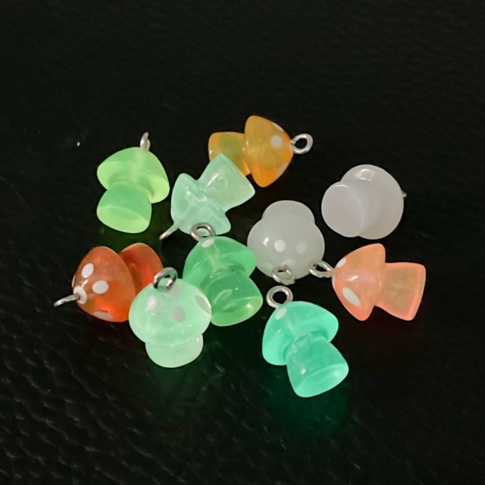16pcs Luminous Mushroom Charms - Resin Craft Projects 评论和价格